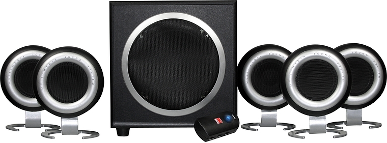 Komplettes 5.1 Lautsprechersystem bestehend aus Subwoofer, fünf Lautsprechern und Fernbedienung, ideal für Heimkino oder PC