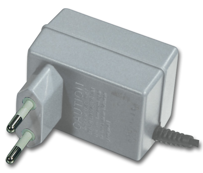 Abbildung eines grauen Steckernetzteils mit Eurostecker und Kabel für den Anschluss an elektronische Geräte
