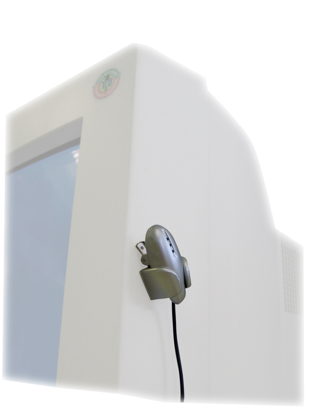 Nahaufnahme einer silbernen Kabelhalterung, die seitlich an einem weißen Röhrenmonitor befestigt ist