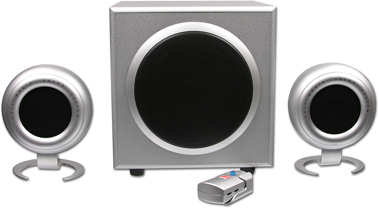 Abgebildet ist ein silbernes 2.1 Lautsprechersystem bestehend aus einem großen Subwoofer, zwei runden Satellitenlautsprechern und einem Zubehörteil davor.