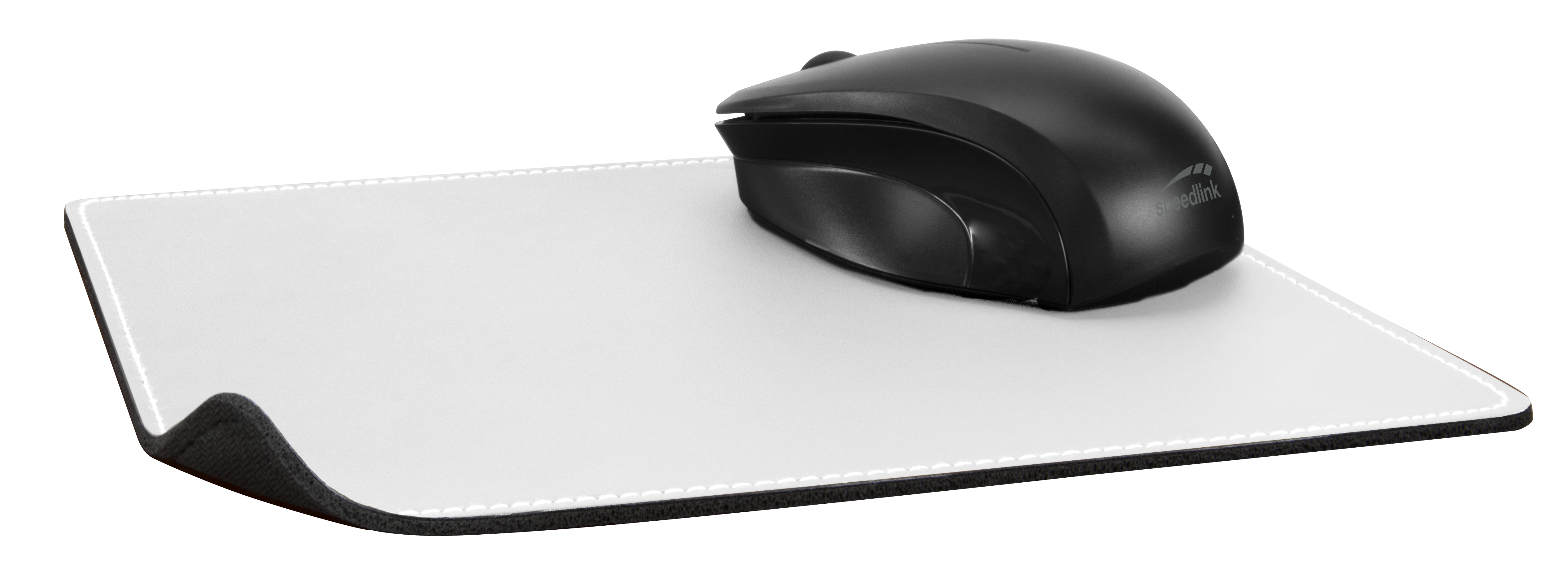 Schwarze Wireless-Maus liegt auf einem weißen Mousepad mit schwarzem Rand und abgerundeter Ecke