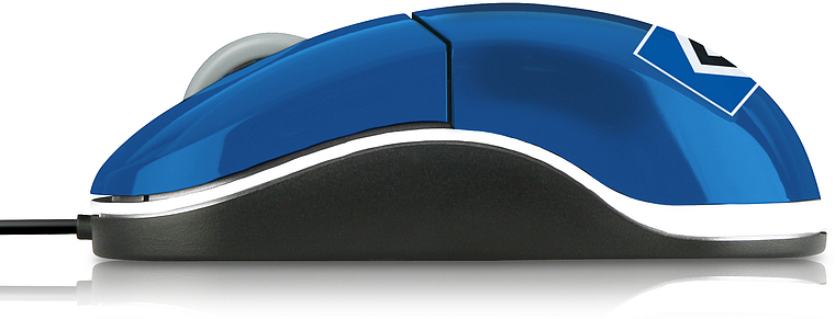 Seitenansicht einer blauen kabelgebundenen Computermaus mit ergonomischer Form und schwarzer Unterseite