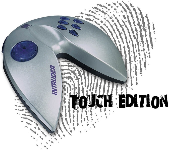 Silberner INTRUDER Gamecontroller Touch Edition mit mehreren Tasten, vor einem Fingerabdruck-Hintergrund