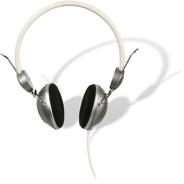 Silberner, kabelgebundener Kopfhörer mit schwarzer Polsterung auf weißem Hintergrund