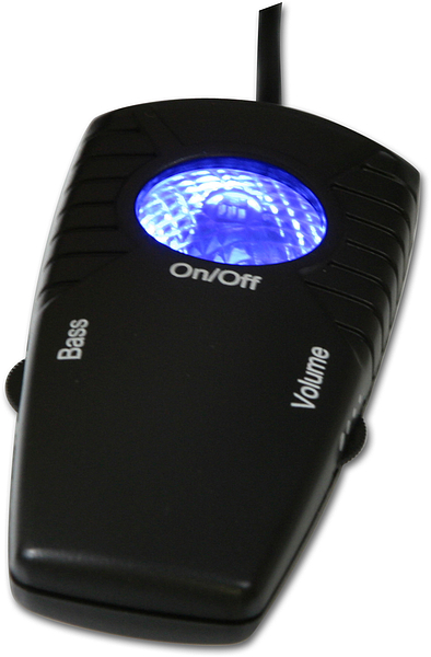 Schwarze kabelgebundene Fernbedienung mit blau beleuchtetem Ein/Aus-Schalter sowie Reglern für Bass und Lautstärke