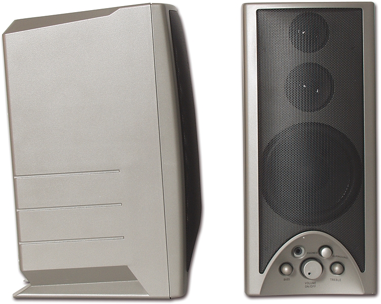 Zwei silberne PC-Lautsprecher, einer seitlich und einer von vorn gezeigt, mit Bass-, Höhen- und Lautstärkeregler.