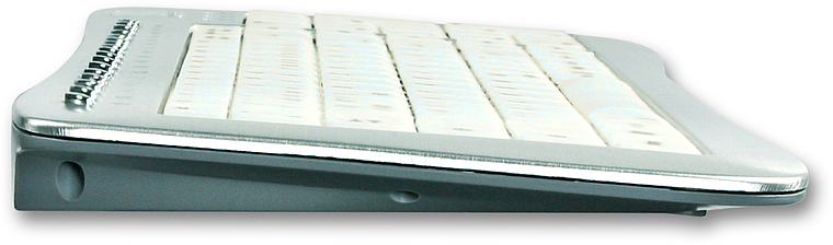 Seitliche Ansicht einer ergonomischen Computertastatur mit weißem Tastenfeld und abgeschrägtem Profil