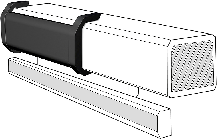 Schwarz-weiße Zeichnung eines Kantenschutzes, der an einem rechteckigen Holzbalken angebracht ist