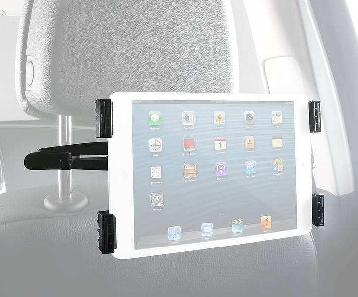 Tablet in Halterung an der Kopfstütze eines Autos befestigt, ideal für Unterhaltung während der Fahrt