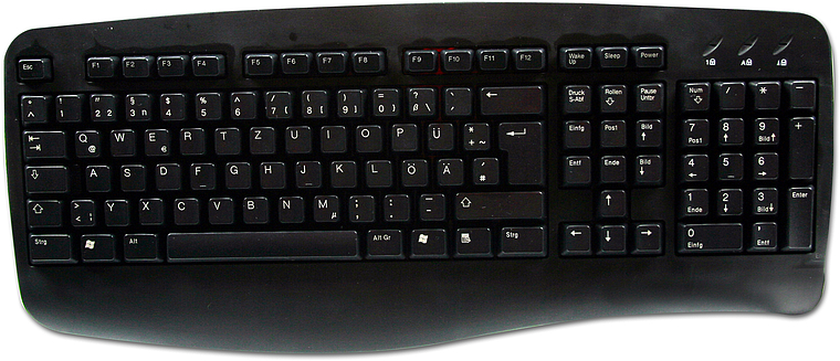 Abbildung einer schwarzen Computertastatur mit deutschem QWERTZ-Layout, ergonomischem Design und separatem Zahlenblock