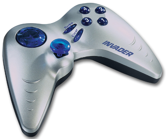 Silberner Invader Gamecontroller mit blauen Tasten und ergonomischem Design, geeignet für PC-Gaming