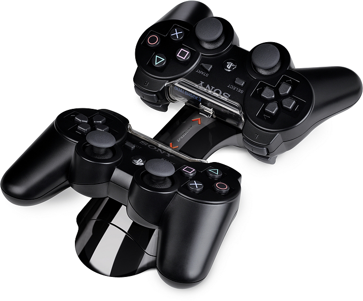 Zwei schwarze PlayStation 3 DualShock 3 Controller auf einer Ladestation