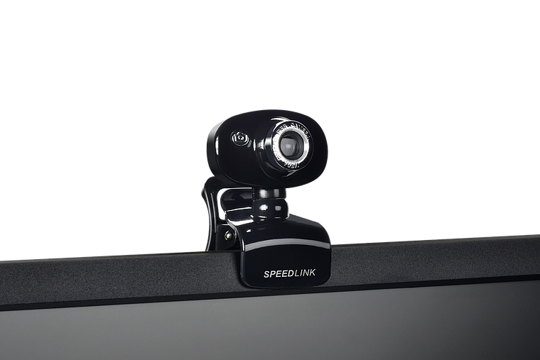 Schwarze SPEEDLINK Webcam, die auf einem Monitor befestigt ist, ideal für Videokonferenzen und Online-Meetings