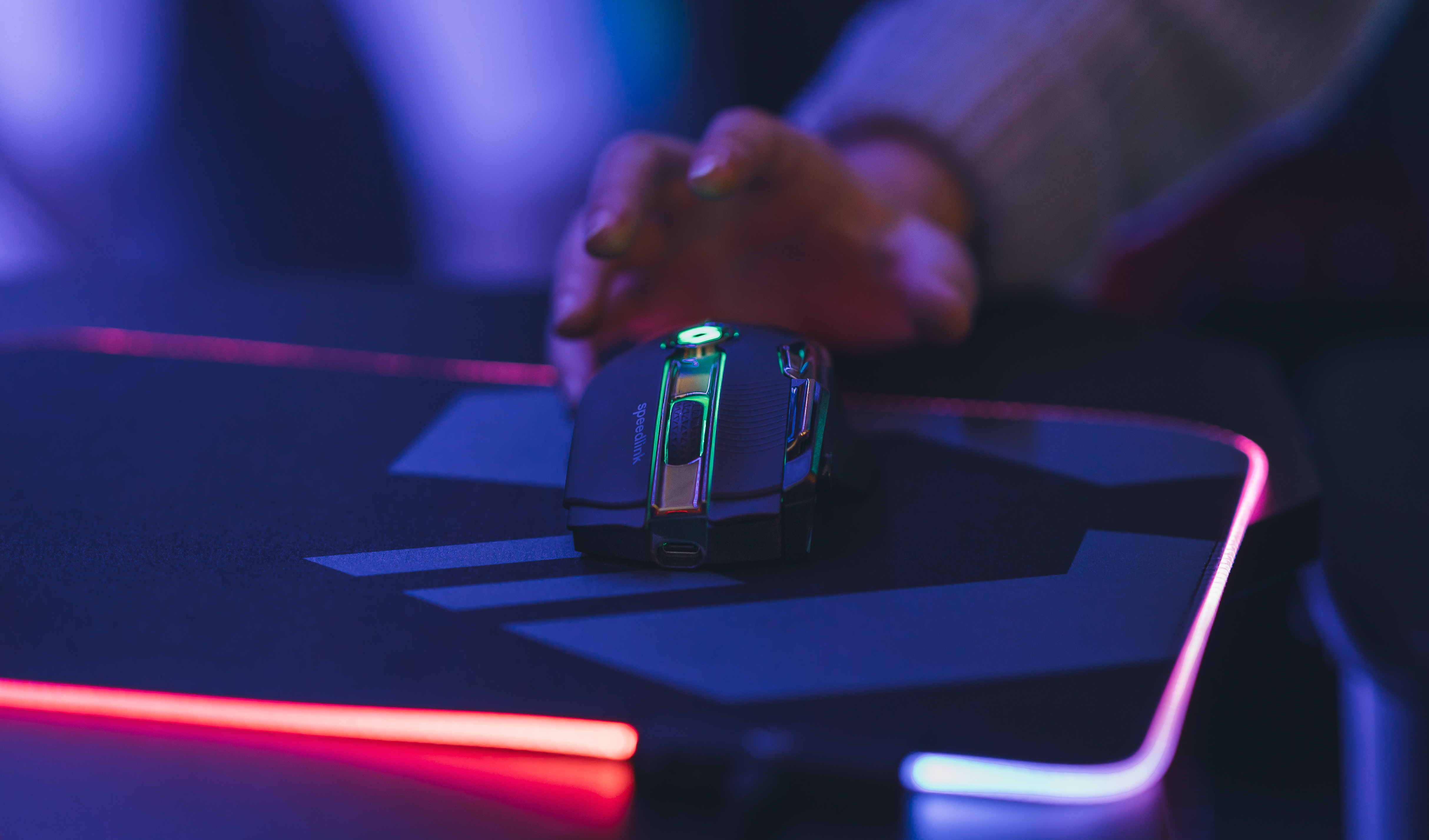 IMPERIOR RGB Gaming Maus - kabellos, rubber-schwarz