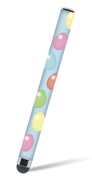Stift mit pastellfarbenen Punkten und hellblauem Hintergrund, von der Seite fotografiert