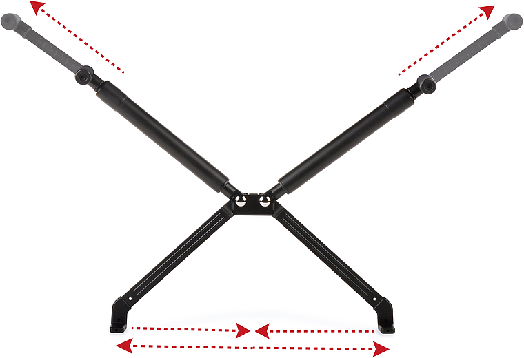 Schwarzer, verstellbarer X-Keyboardständer mit eingezeichneten roten Pfeilen zur Darstellung der flexiblen Anpassungsmöglichkeiten in Breite und Höhe