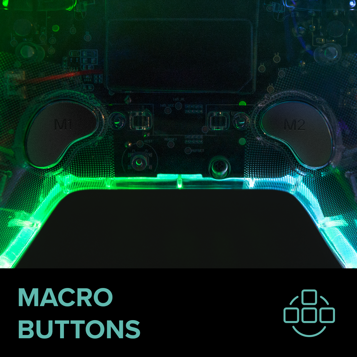 Detailansicht eines Gaming-Controllers mit hervorgehobenen und beleuchteten Makrotasten M1 und M2, Symbol und Text 'MACRO BUTTONS'