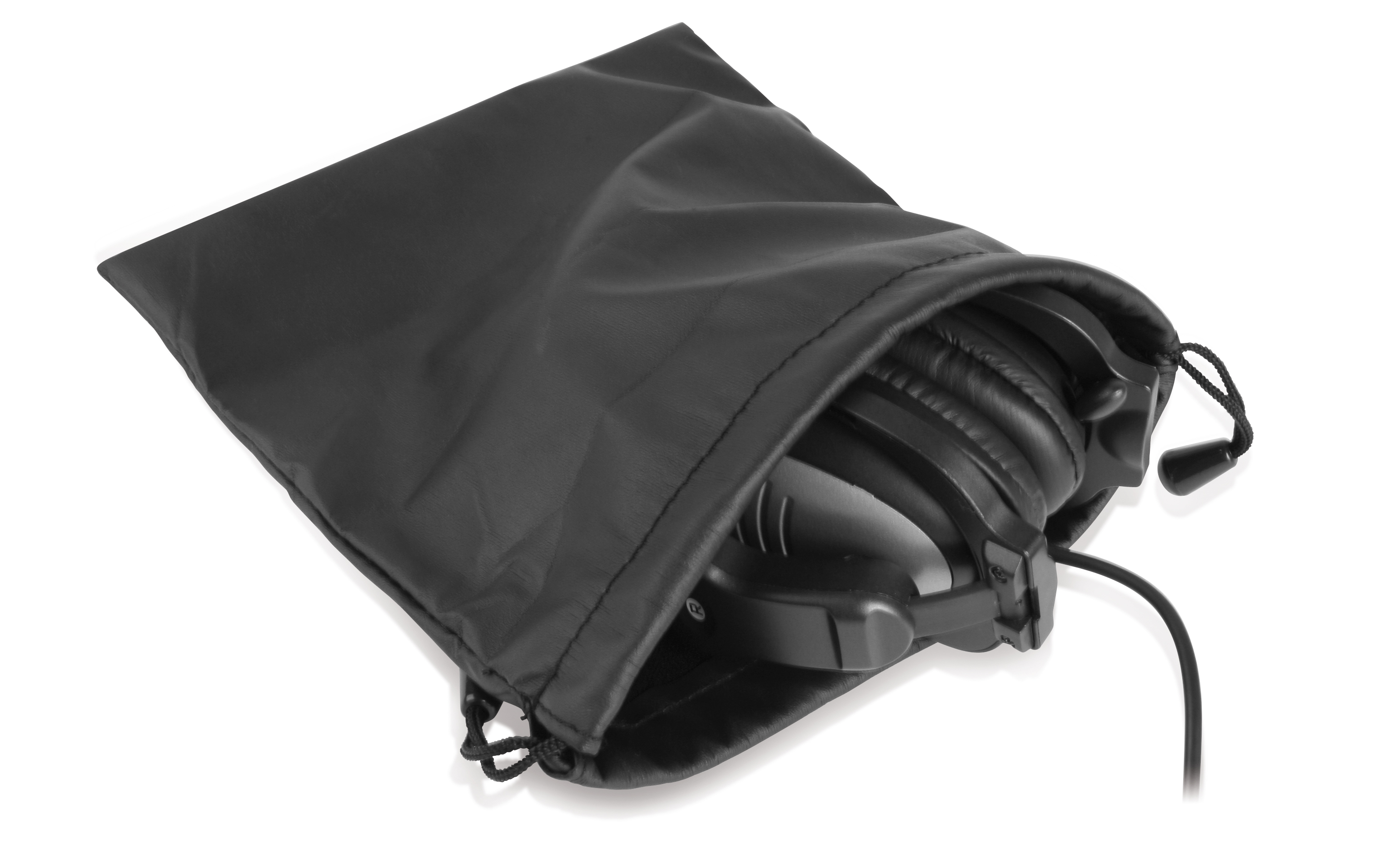 Schwarzer Over-Ear-Kopfhörer teilweise in einer schwarzen Aufbewahrungstasche mit Kordelzug verstaut