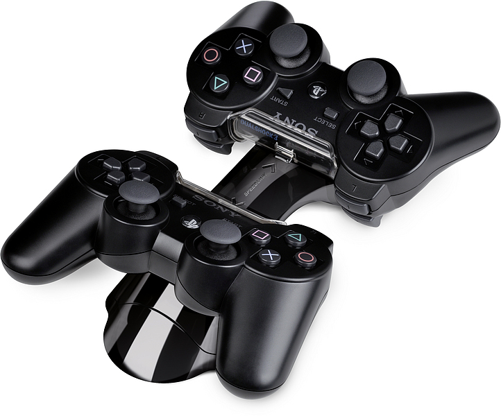 Zwei schwarze Sony PlayStation 3 DualShock 3 Controller auf einer Ladestation
