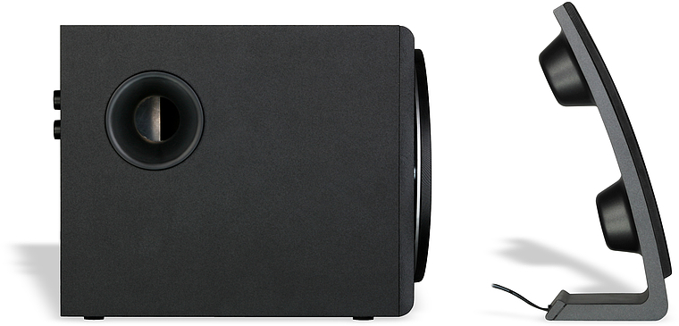 Seitlich abgebildetes Lautsprecher-Set, bestehend aus einem Subwoofer mit Bassreflexöffnung und einem angeschlossenen Satellitenlautsprecher