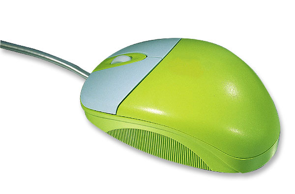 Grüne und graue kabelgebundene Computermaus mit ergonomischer Form