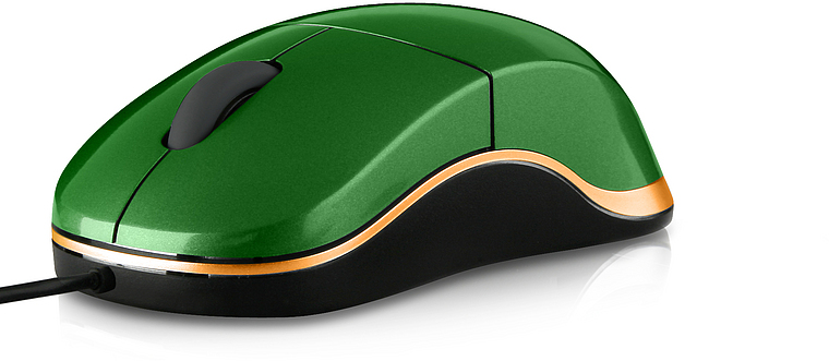 Seitliche Ansicht einer grünen kabelgebundenen Computermaus mit goldener Zierleiste auf weißem Hintergrund