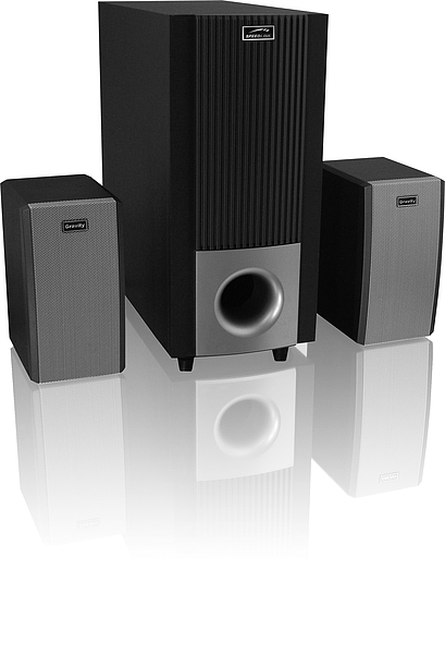 Schwarz-silbernes 2.1 Lautsprechersystem bestehend aus Subwoofer und zwei Satellitenlautsprechern vor weißem Hintergrund