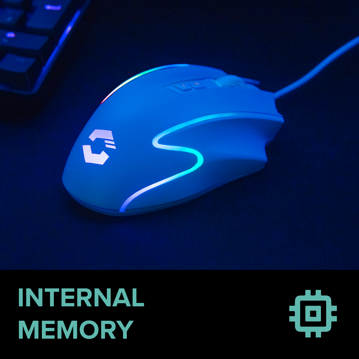 Leuchtende Gaming-Maus mit Kabel und interner Speicherfunktion, auf dunklem Hintergrund