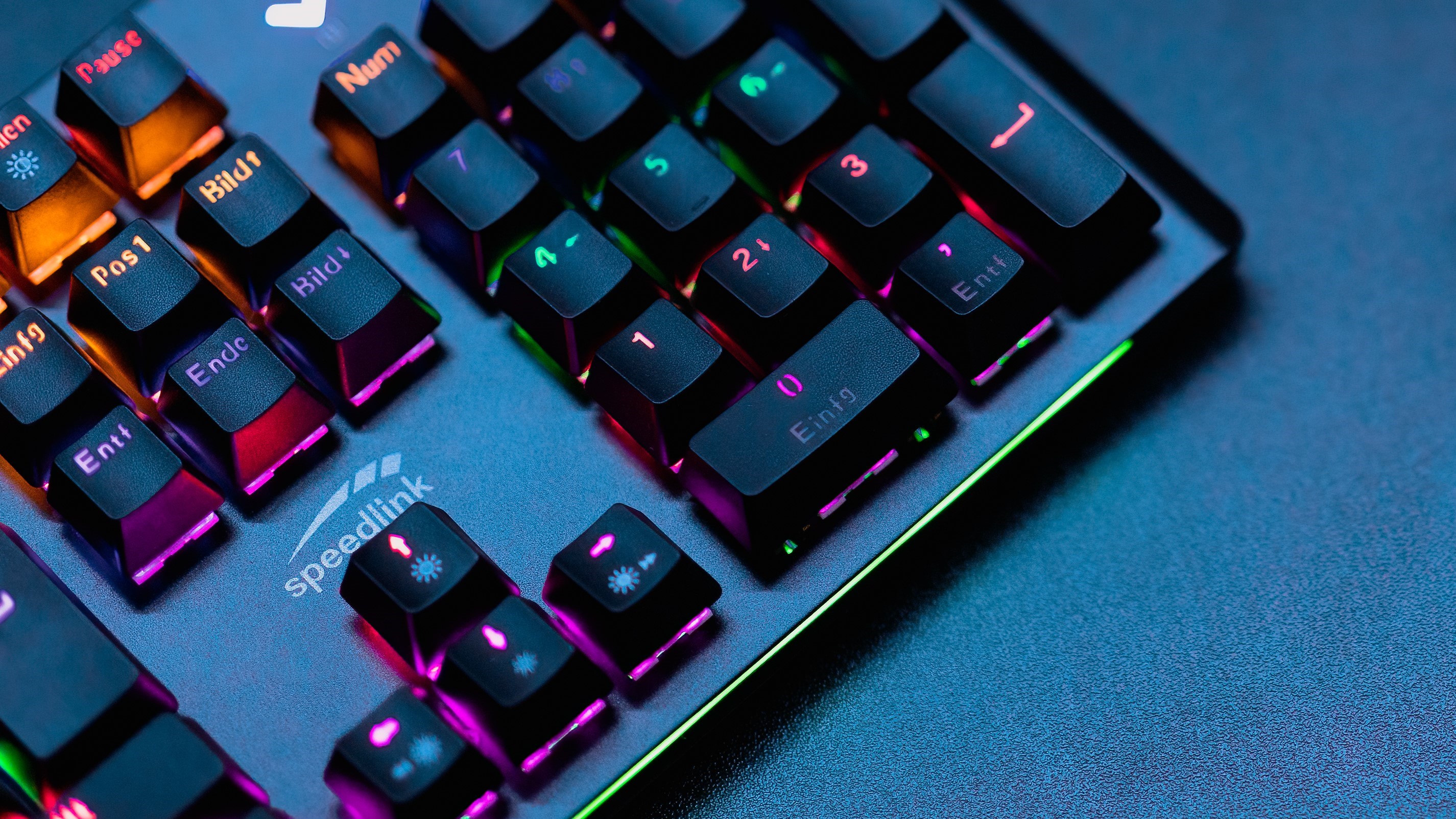 VELA RGB Mechanische Gaming Tastatur, schwarz