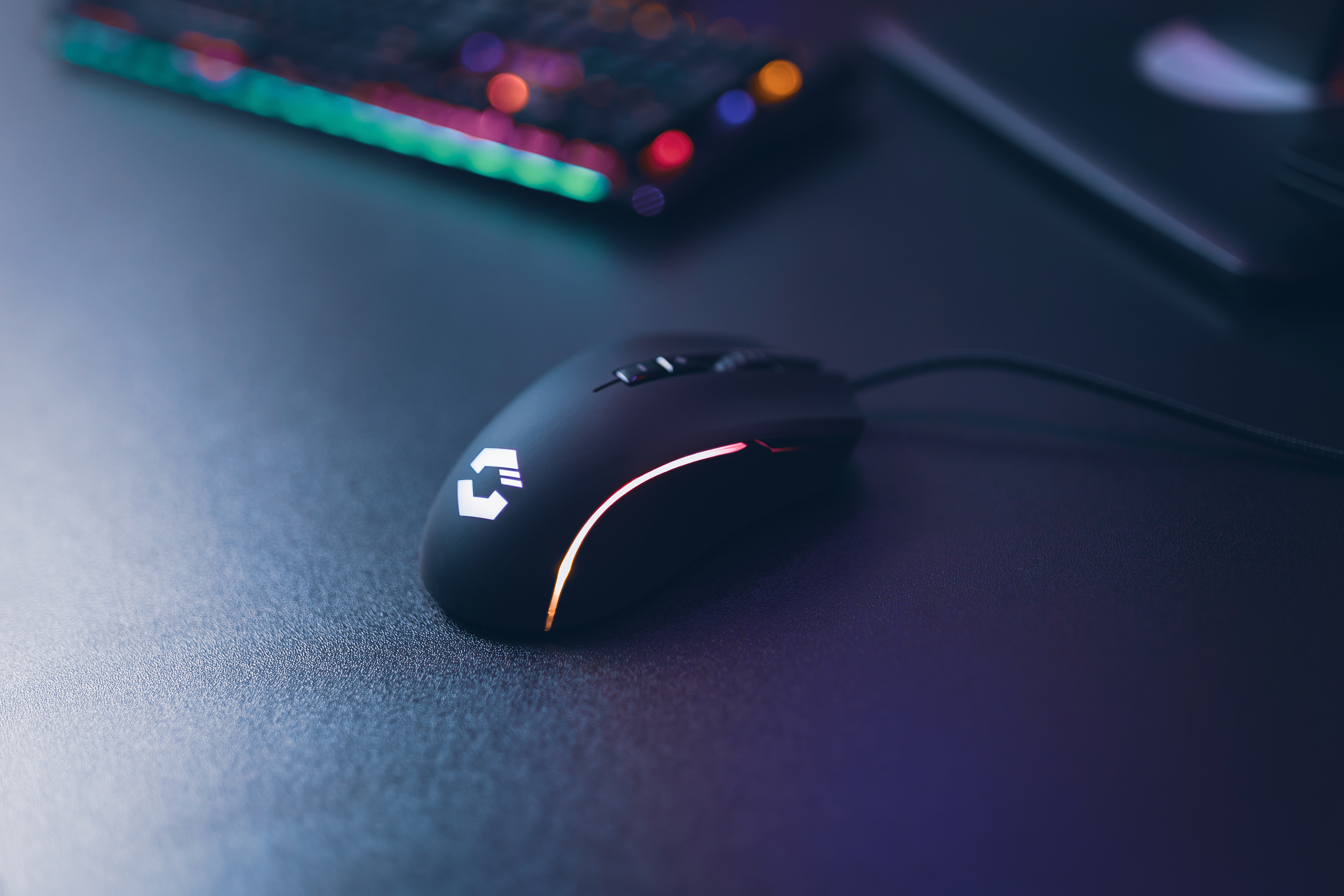 ZAVOS RGB Gaming Maus, ATECS Weiches Gaming Mauspad - Größe M